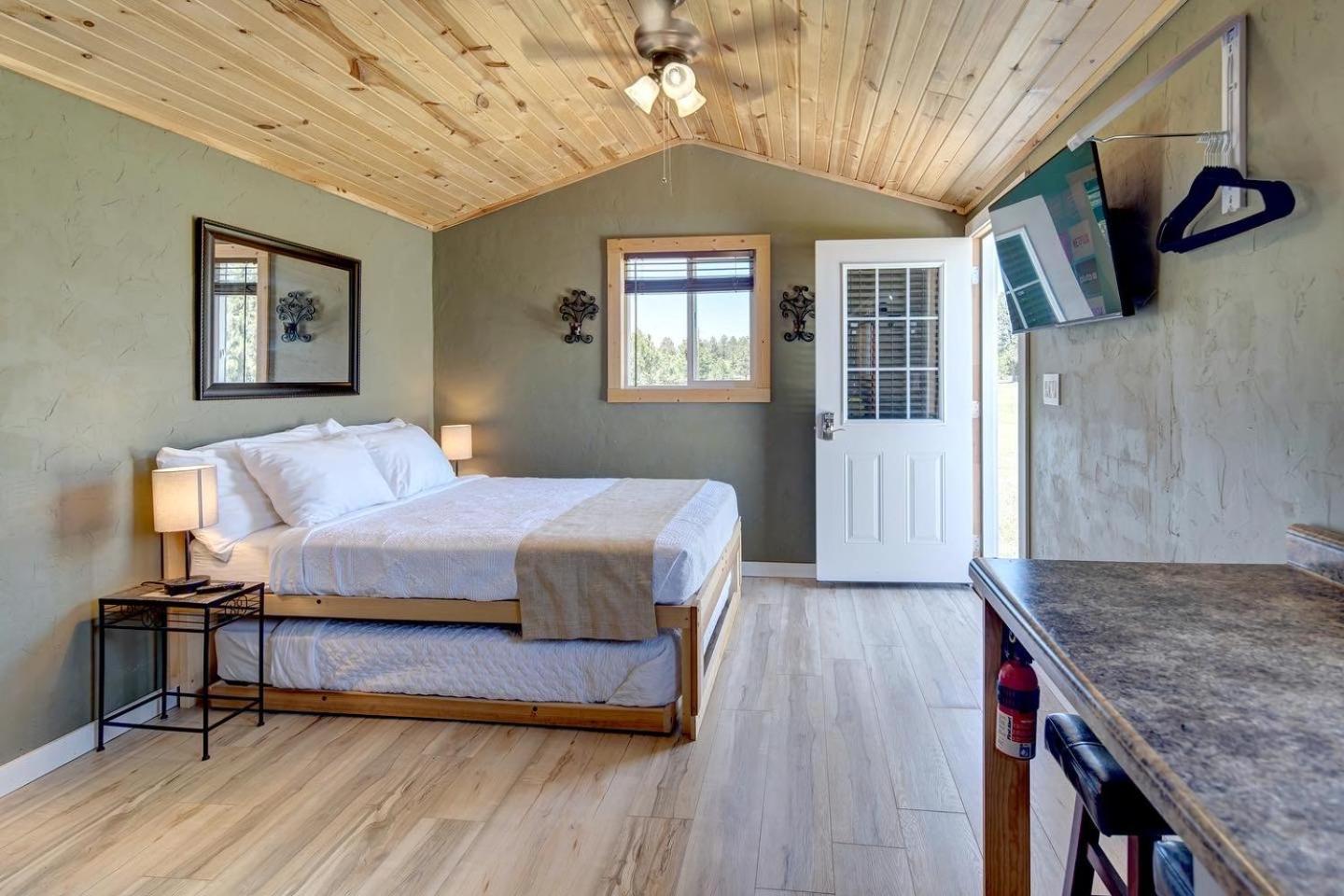 Eagle'S Landing Lodge Custer Eksteriør bilde
